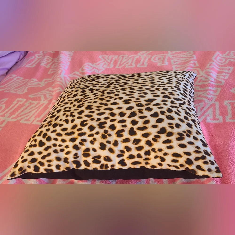 PINK VS Throw Pillow-Double Sided - LEOPARD PRINT/ VS LOGO - Picture 5 of 6